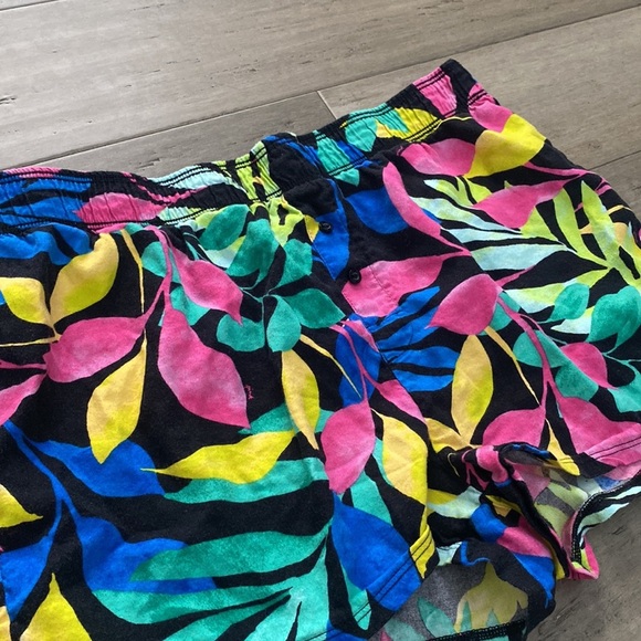 PINK VS Floral Shorts​ - Picture 4 of 8